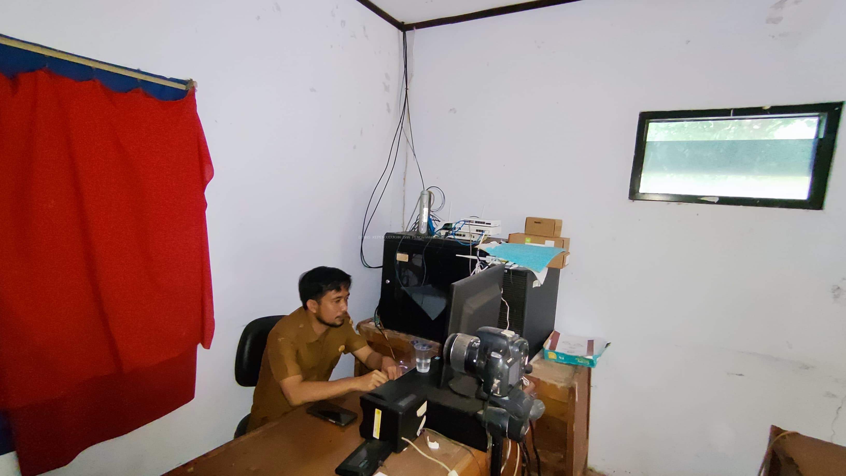 Kadisdukcapil Pandeglang Targetkan Seluruh Kecamatan Bisa Rekam E-KTP