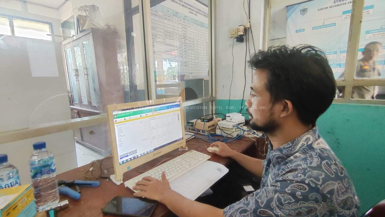 Pelaksanaan Kegiatan Pemasangan Jaringan Instalasi Perekaman E-KTP