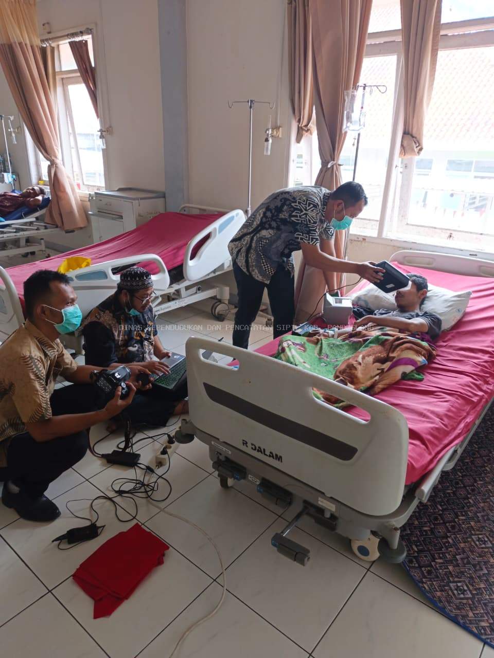 Pelaksanaan Kegiatan Permohonan Perekaman E-KTP Bagi Pasien Rawat Inap di RSUD Berkah